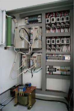 Электрический кабинет имеет модульную конструкцию и устанавливается отдельно от станка, что исключает вибрации кабинета при работе
