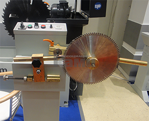 Станок для напайки алмазных дисков. Станок для напайки дисковых. Станок для напайки твердосплавных пластин на зубья дисковых пил. Станок для напайки твердосплавных зубьев дисковых пил. Станок для напайки дисковых.