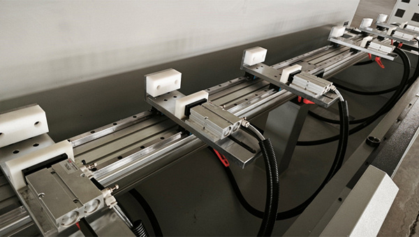 ��������� ������ ��� � ����� ���������� � ���������� ������������ QUADRO ALUMIL TM 3000-2�