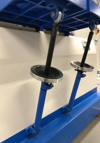 ���������� ������ c ��� ��� ��������� ���� QUADRO YRT-100 CNC