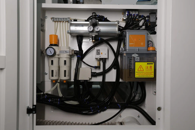 ����������-����������� ����� � ��� Nanxig ND612DCT