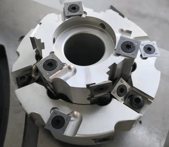 ���������� ������ c ��� ��� ��������� ���� QUADRO YRT-100 CNC
