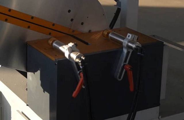 �������������� ����������� ���� � ��� � ������������� ���� ������� QUADRO ALUCUT CNC 550 Servo 22� - 156�